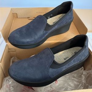 Clarks Cloudsteppers, Step Rose Moon, Navy 9W.